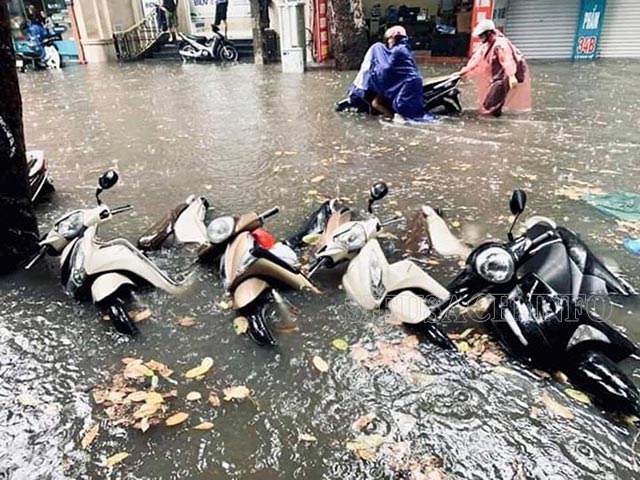 Tình trạng xe máy bị ngập nước gây thiệt hại nặng nề