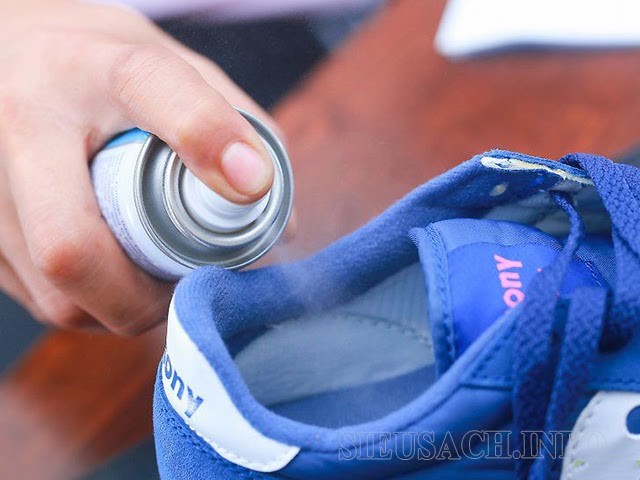 Bình xịt kháng khuẩn giúp  giày sạch mùi