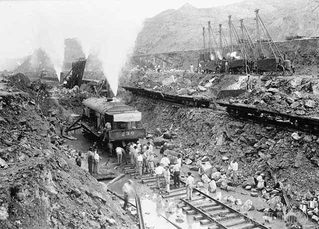 Các công nhân làm việc để xây dựng kênh đào Panama 