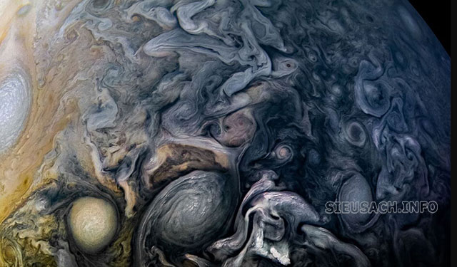 Khí quyển của sao Mộc với nhiều đám mây, khối khí hỗn loạn