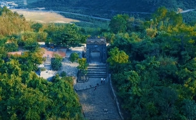 Hoành Sơn Quan tại đèo Ngang