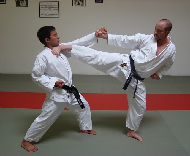 Tập võ karate giúp tăng cường khả năng tập trung