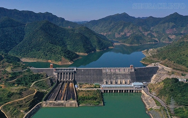 Hiện có 3 nhà máy thủy điện đang hoạt động trên sông Đà