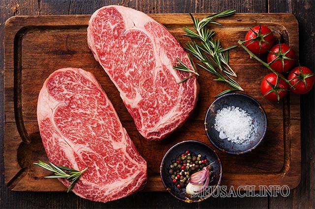 Ăn thịt bò sau bấm lỗ tai có thể gây sẹo lồi