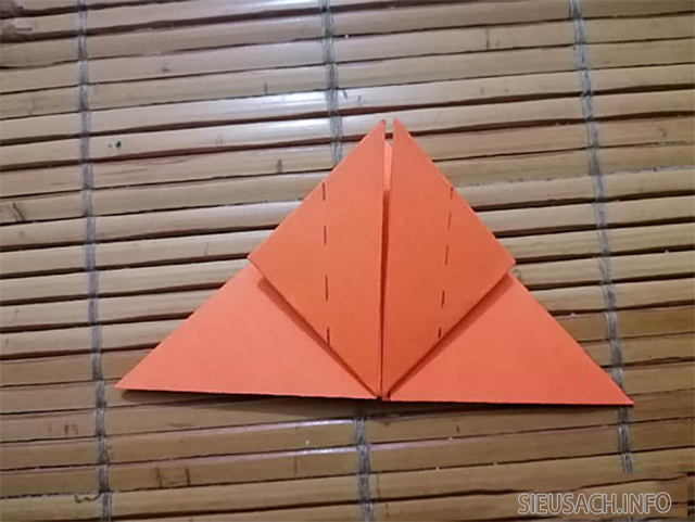 Gập 2 đỉnh tam giác vào giữa