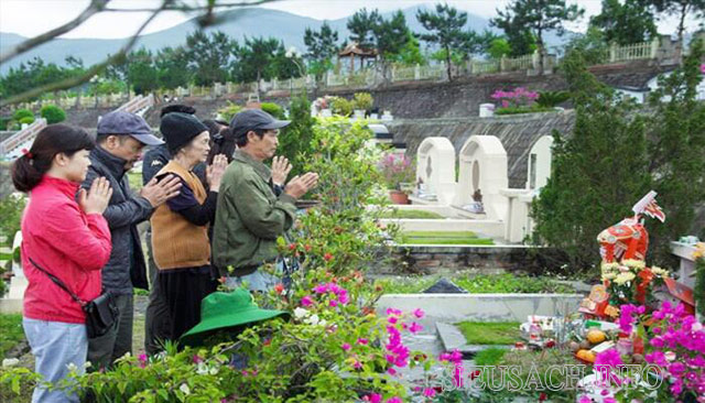 Lễ tạ mộ là nghi lễ quan trọng của người Việt