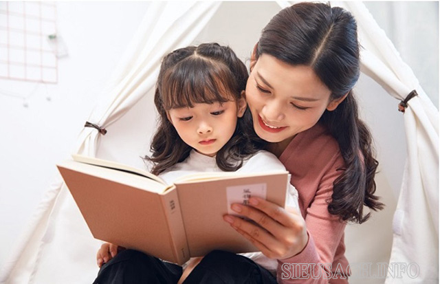 Đọc thơ cho bé 2 tuổi giúp bé phát triển tốt về ngôn ngữ