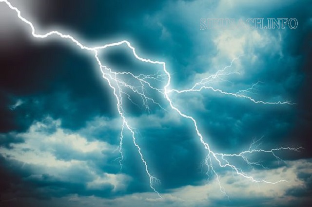 Sấm sét là hiện tượng thiên nhiên xảy ra trên bầu trời khi giông bão