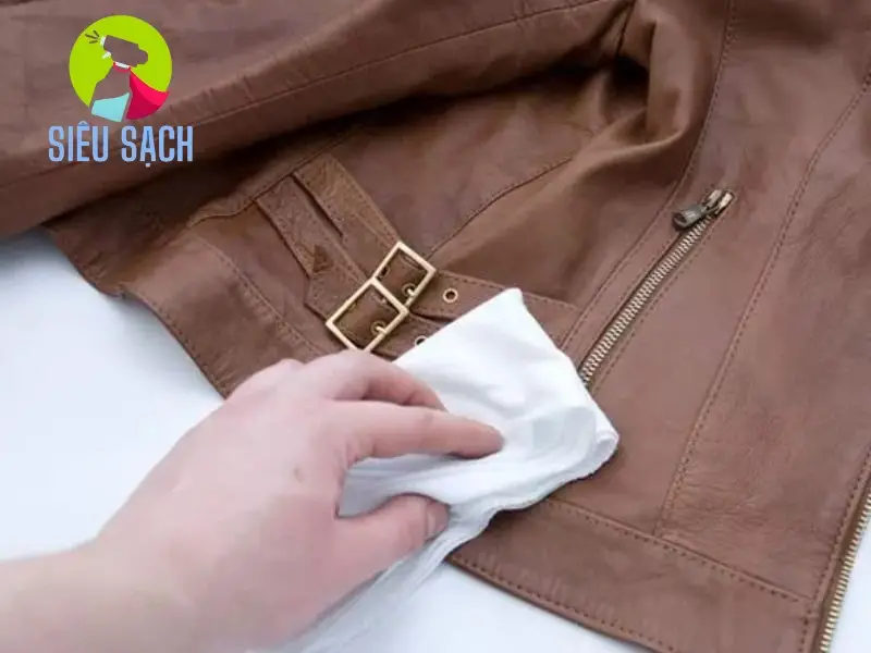 Hướng Dẫn Bảo Quản và Làm Sạch Áo Da Hiệu Quả