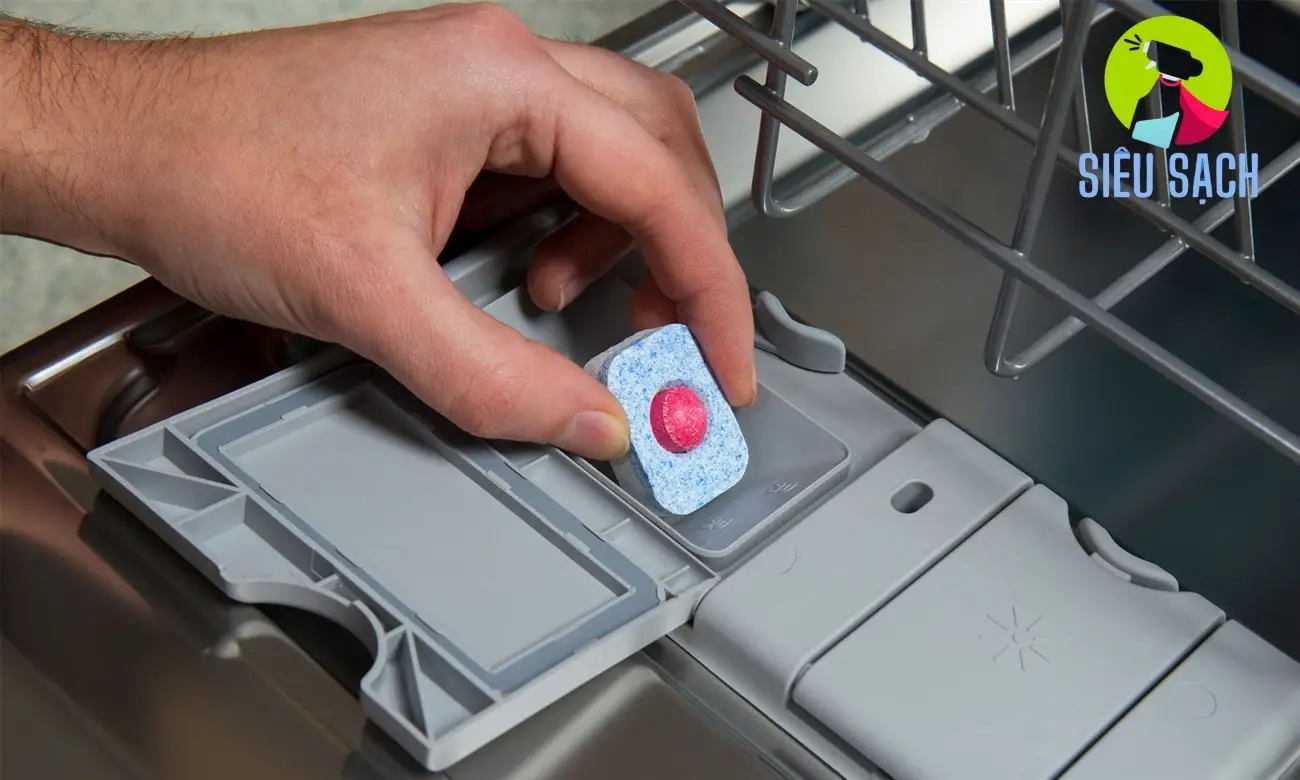 Cách Đặt Viên Làm Sạch Máy Rửa Bát Đúng Cách Cách Đặt Viên Làm Sạch Máy Rửa Bát Đúng Cách