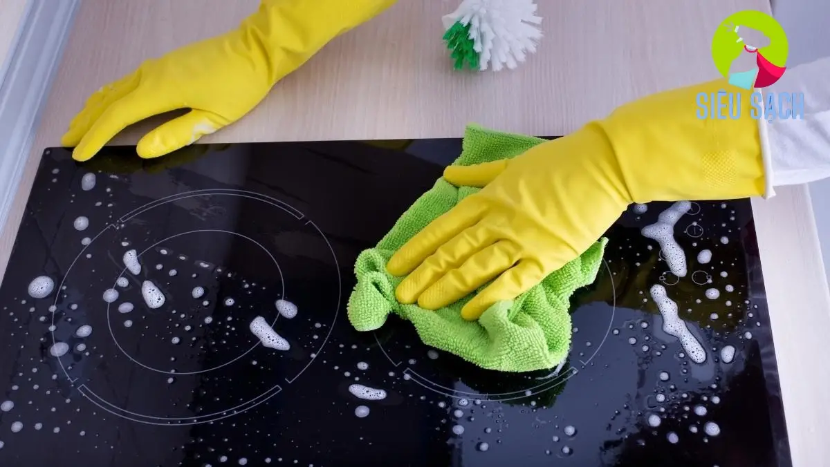 Cách Vệ Sinh Mặt Bếp Từ Bị Cháy Luôn Sáng Bóng