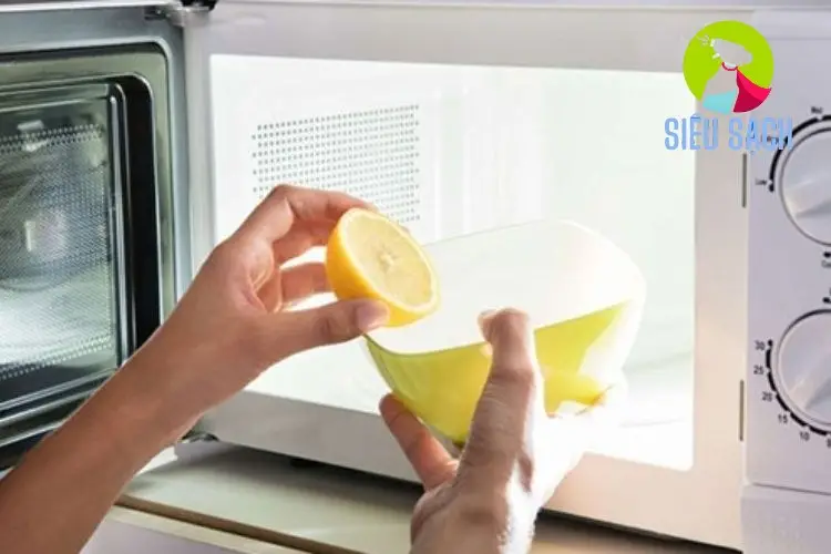 Khử mùi và làm sạch lò vi sóng chỉ bằng một quả chanh 4 khu mui va lam sach lo vi song chi bang mot qua chanh 6946462532d99