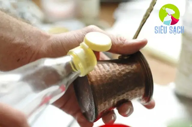 Cách Làm Sạch Đồ Thờ Cúng Mà Không Dùng Hóa Chất Bào Mòn